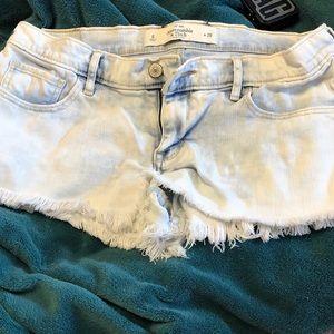 denim shorts from abercrombie and fitch 👀👀😇😇